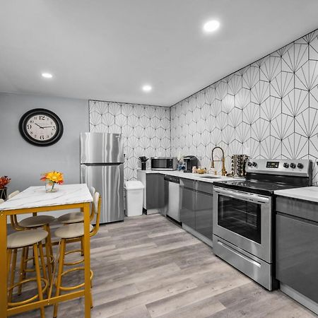Modern 2Br City Center Getaway With Free Park Houston Esterno foto