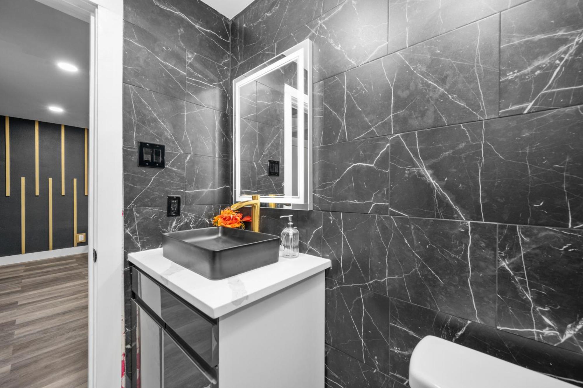 Modern 2Br City Center Getaway With Free Park Houston Esterno foto