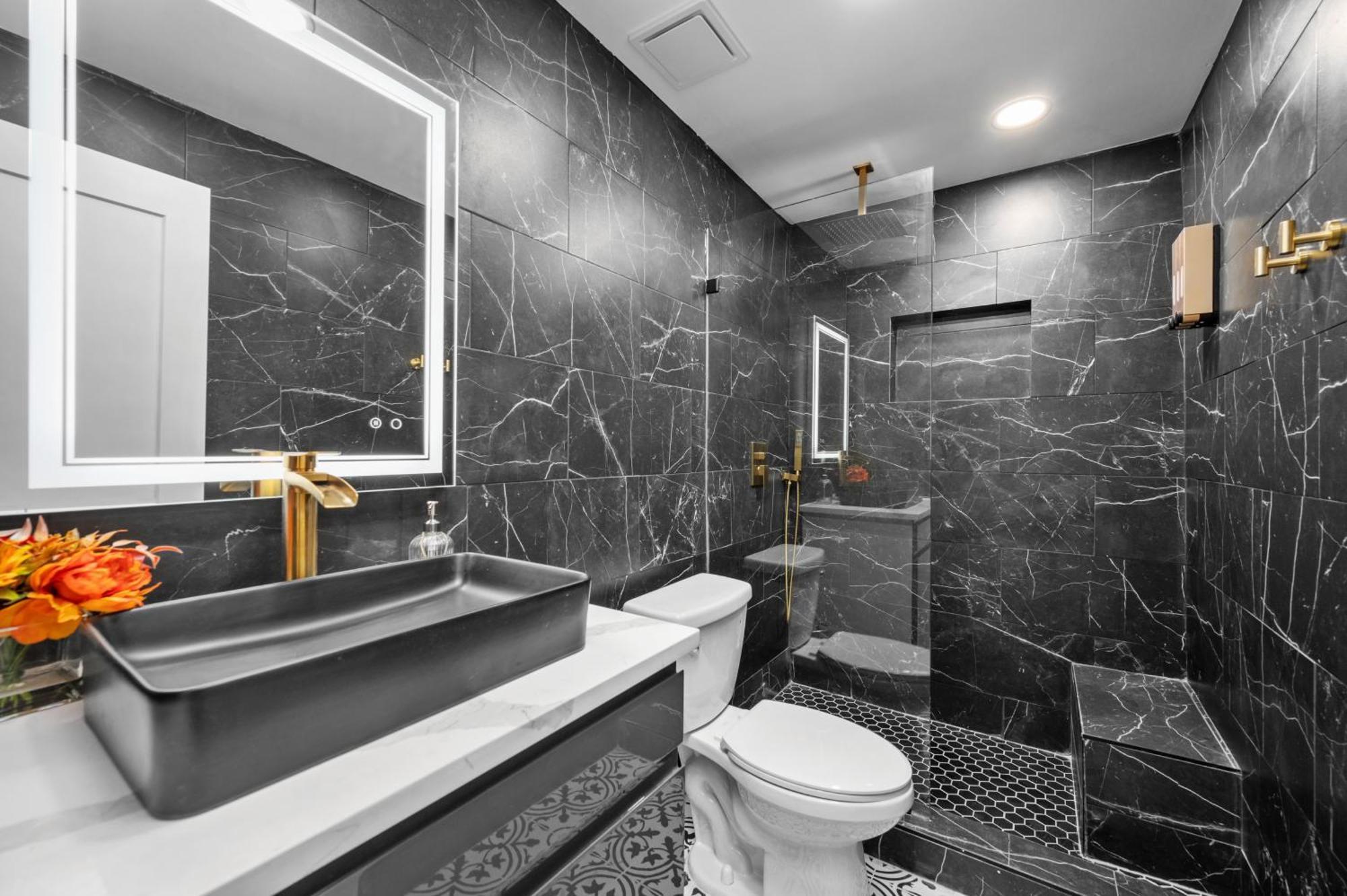 Modern 2Br City Center Getaway With Free Park Houston Esterno foto