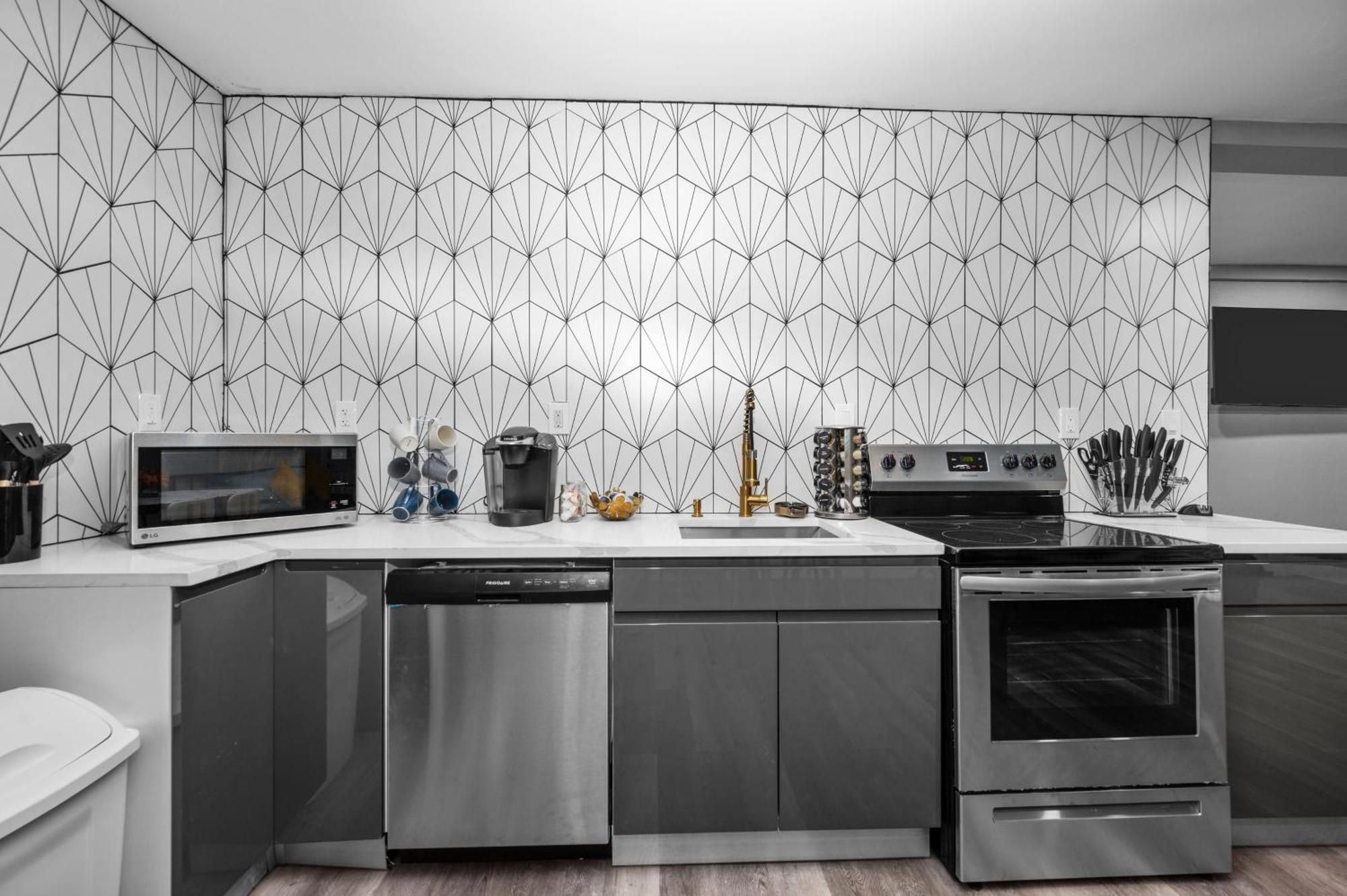 Modern 2Br City Center Getaway With Free Park Houston Esterno foto