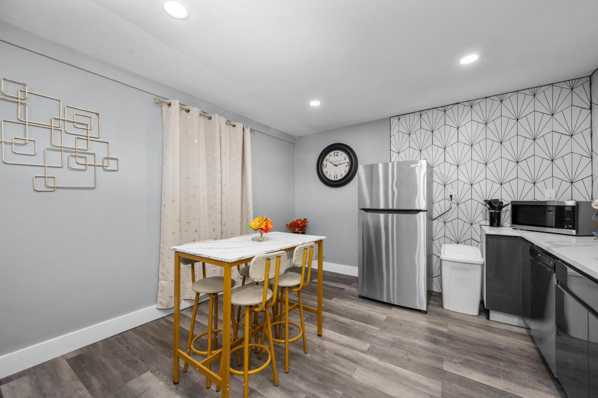 Modern 2Br City Center Getaway With Free Park Houston Esterno foto