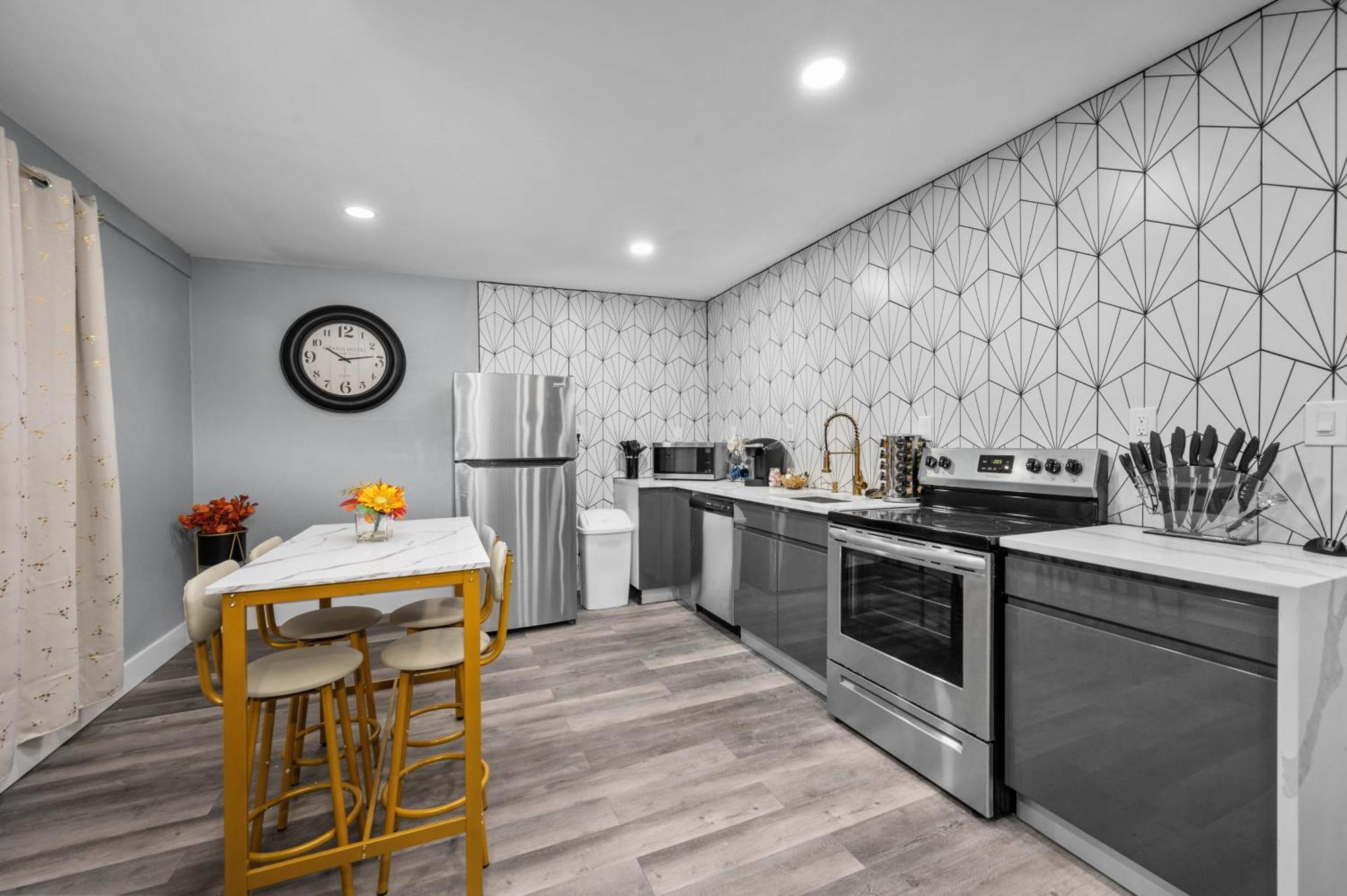 Modern 2Br City Center Getaway With Free Park Houston Esterno foto