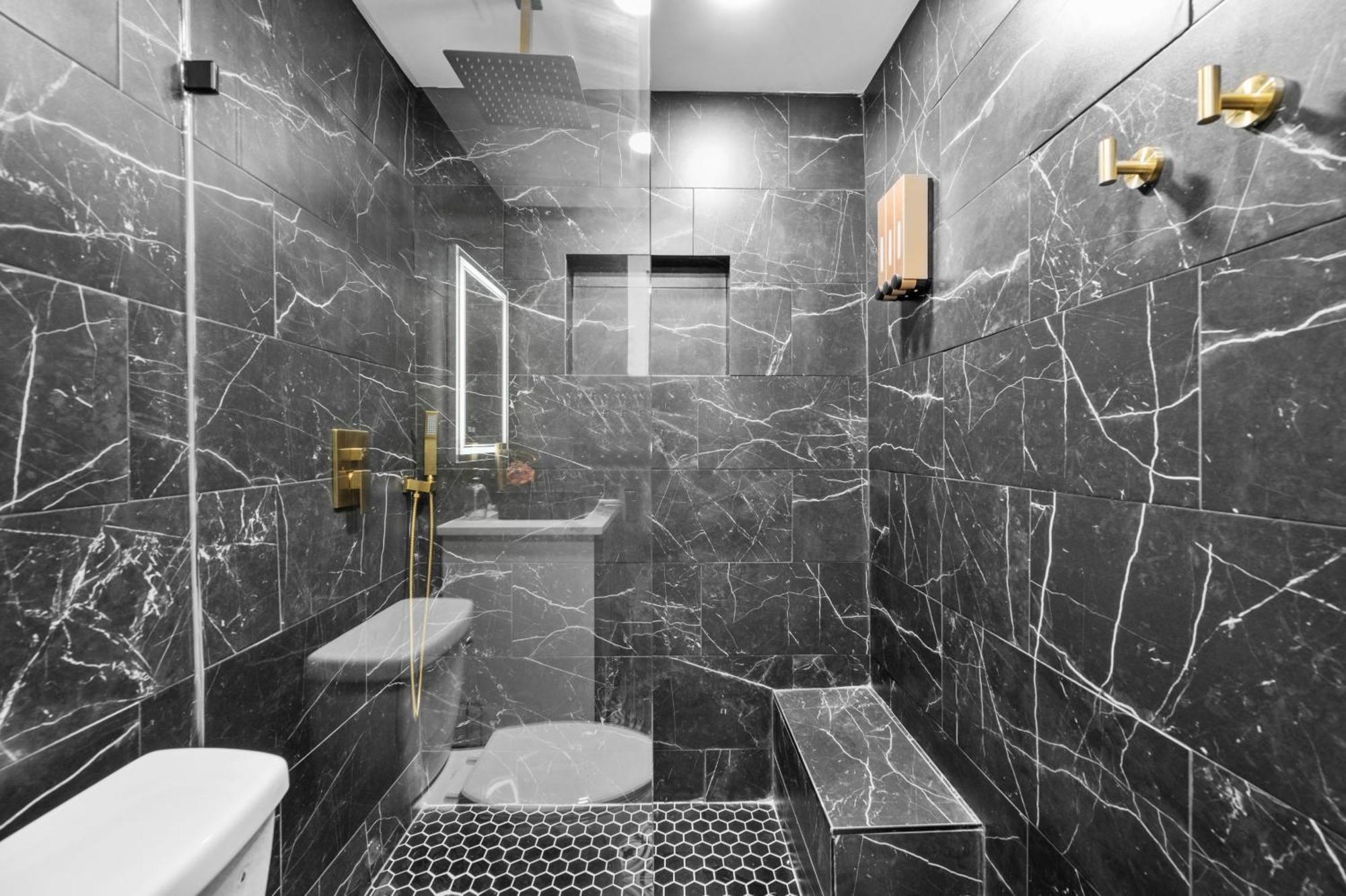 Modern 2Br City Center Getaway With Free Park Houston Esterno foto