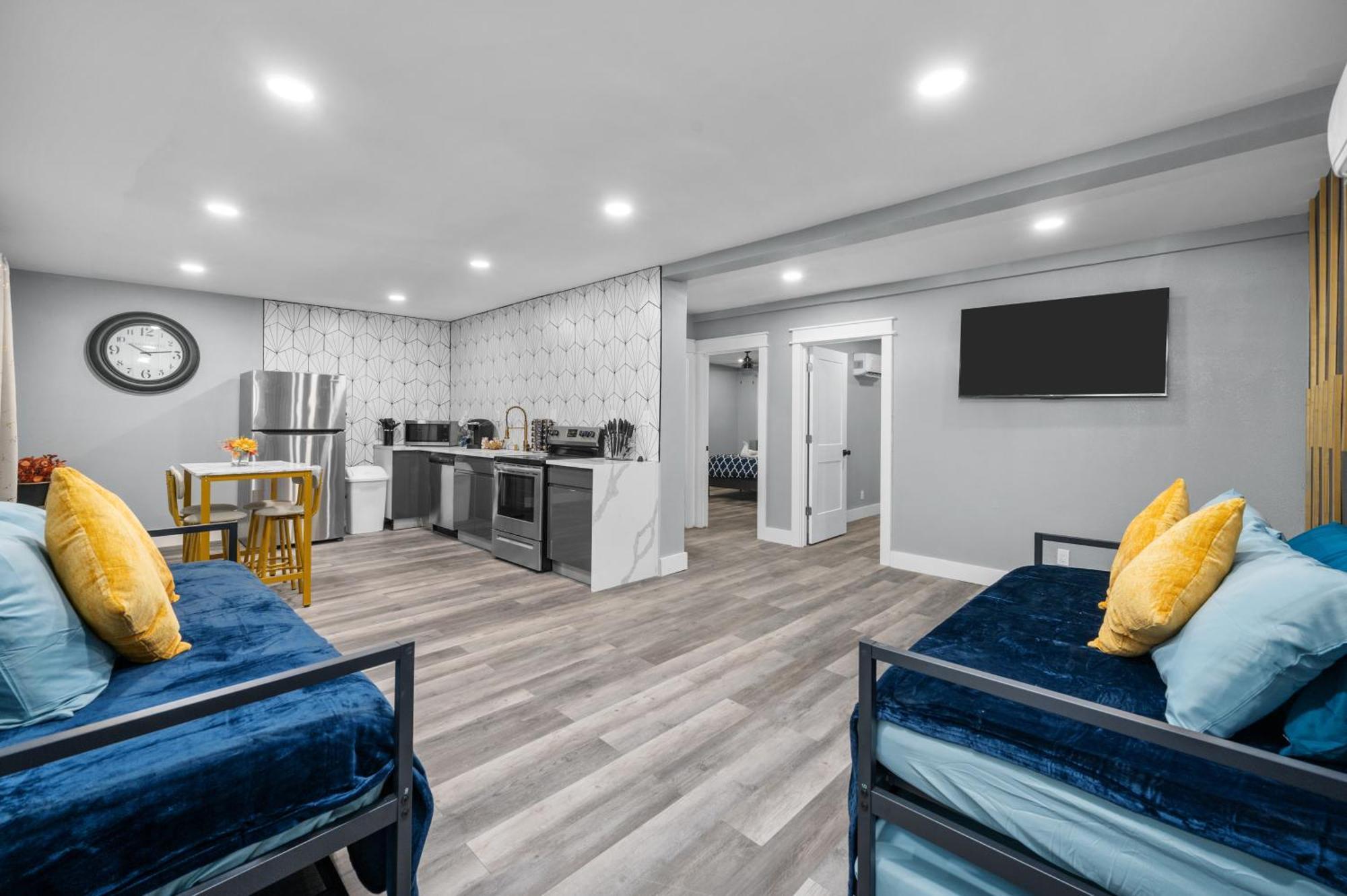 Modern 2Br City Center Getaway With Free Park Houston Esterno foto